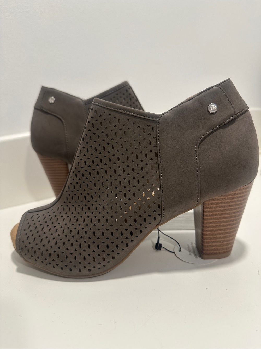 Giani Bernini Taupe Perforated Peep-Toe Block Heel Booties 277